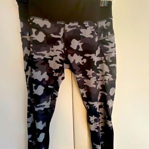 Camo 3/4th workout pants